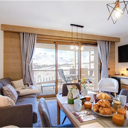 Rezort Phoenix C By Leavetown Vacations *
