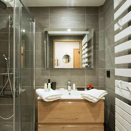 Phoenix C By Leavetown Vacations *